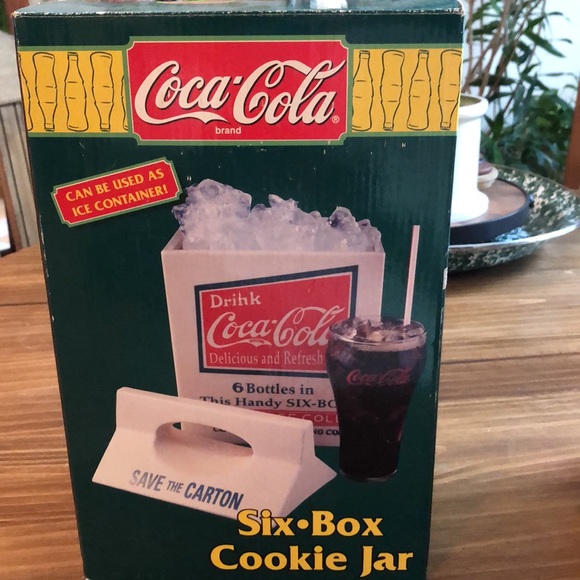 Coca Cola cookie jar/or ice container. 😊 - Picture 9 of 10